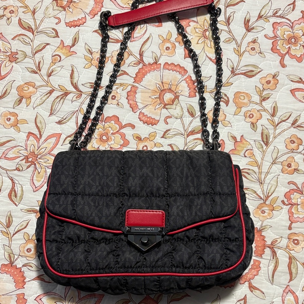 Micheal Kors Stylish Black and Red Quilted Women's Bag